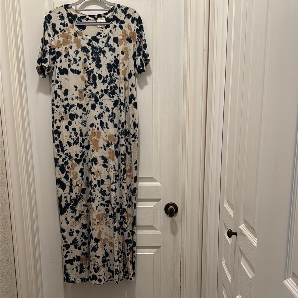 LOGO by Lori Goldstein Blue and White Flutter Sleeve Maxi Dress